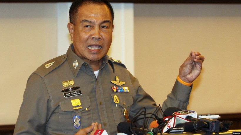 Chiếc ghế của Chủ tịch FAT Somyot, cựu tướng cảnh sát Hoàng gia Thái Lan đang lung lay (ảnh CNN)