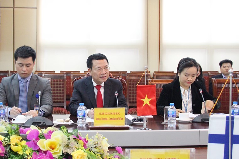 Quyền Bộ trưởng Bộ TT&TT Nguyễn Mạnh Hùng phát biểu tại buổi tiếp