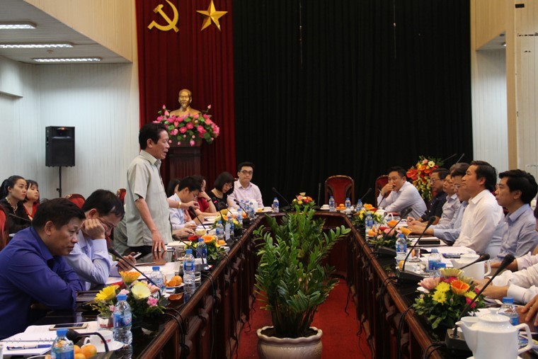 Thứ trưởng Hoàng Vĩnh Bảo phát biểu tại buổi làm việc với Báo Nhân dân