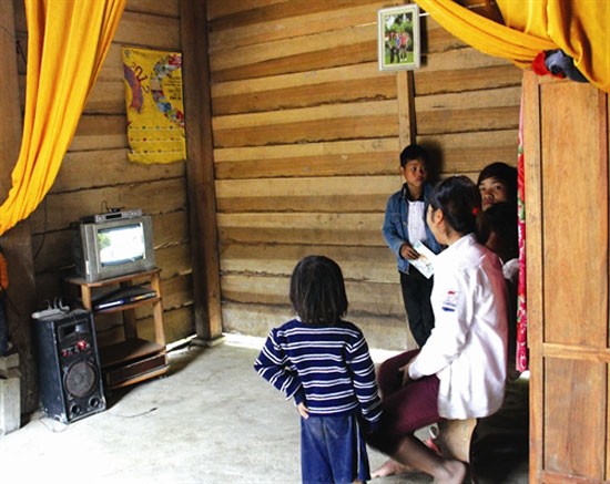 Bộ TT&TT đang triển khai hỗ trợ đầu thu truyền hình cho các hộ nghèo, cận nghèo tại 12 tỉnh