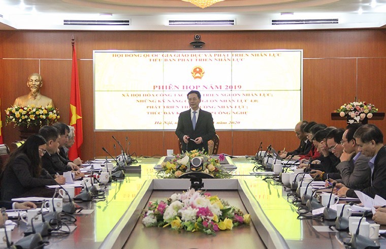 Bộ trưởng Nguyễn Mạnh Hùng phát biểu tại phiên họp