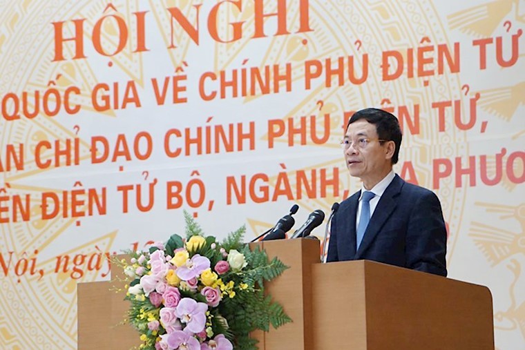 Bộ trưởng Bộ TT&TT Nguyễn Mạnh Hùng báo cáo tại Hội nghị