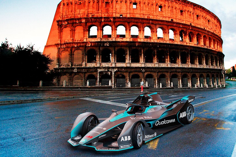Mẫu xe đua thể thao Formula E Gen2 của Porsche tại Rome