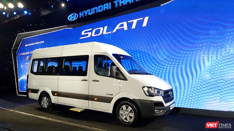 Không gian nội thất của Hyundai Solati được đánh giá là rộng rãi và thoải mái bậc nhất phân khúc 16 chỗ.