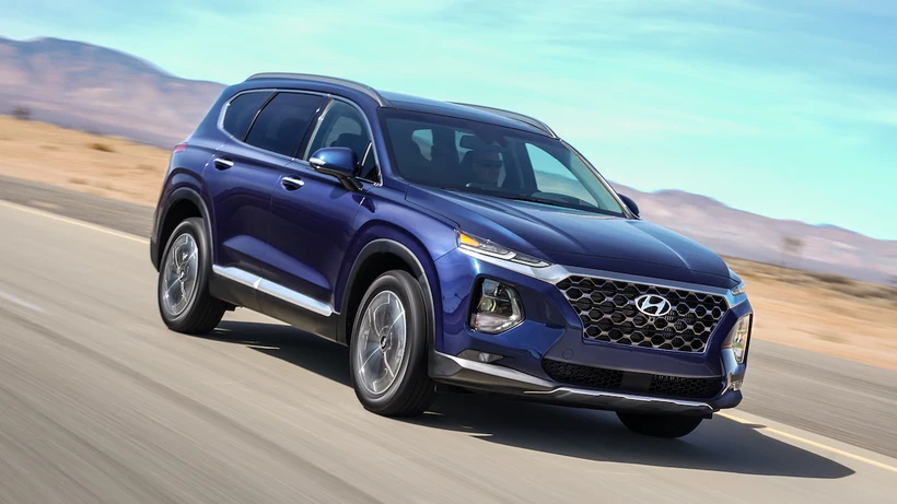 Hyundai Santa Fe 2019 được đánh giá là một chiếc xe êm ái, tĩnh lặng và an toàn. (Ảnh: Motortrend)