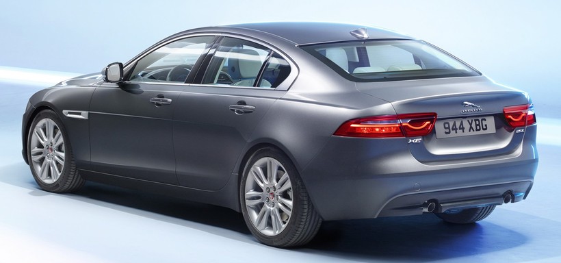 Jaguar XE mới và cũ: Hãy xem những khác biệt! ảnh 6