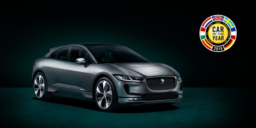 Đây là lần đầu tiên một mẫu xe Jaguar giành giải thưởng Xe của năm tại châu Âu. 