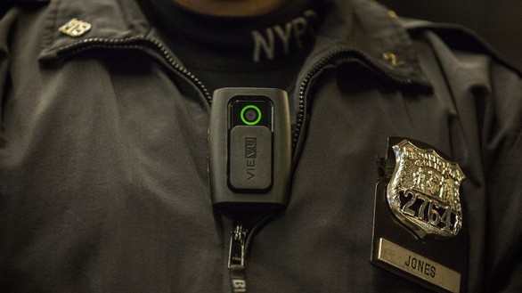 Thiết bị camera đeo trên người của cảnh sát New York - Ảnh: MASHABLE

