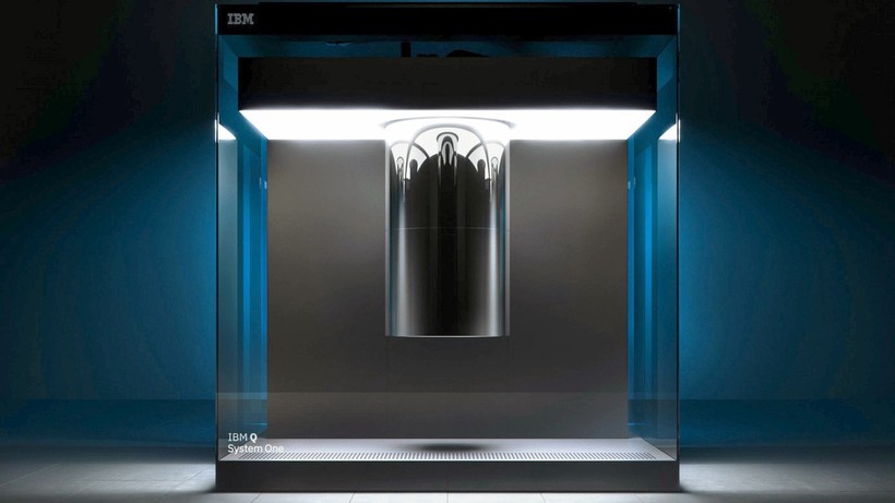 Không như nhiều người suy nghĩ về những chiếc siêu máy tính, máy tính lượng tử của IBM không hầm hố mà có vẻ ngoài rất sang trọng cùng kích thước tí hon.