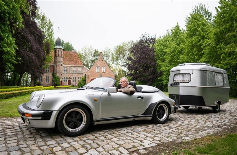 Ông Volker Schiersch bên cạnh chiếc Porsche 911 Speedster G-series ra đời năm 1989. Ảnh: Carbuzz