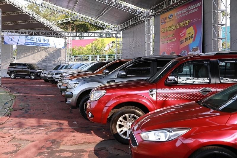 Hội chợ Oto.com.vn lần 1 (tại TP HCM) đã hút hơn 2.500 lượt khách tham quan và gần 100 xe đặt mua ngay trong 2 ngày tổ chức.