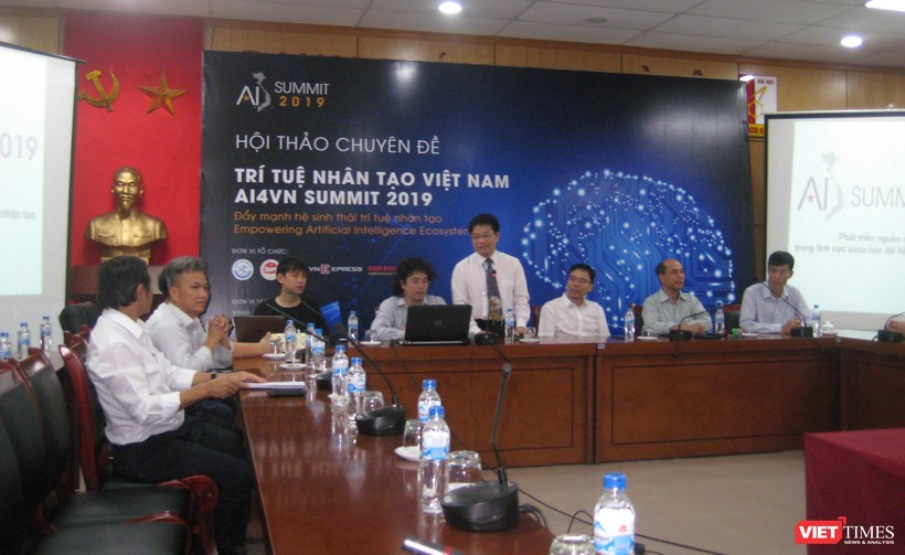 GS TS Nguyễn Thanh Thủy - Chủ tịch CLB các khoa, viện, trường đào tạo CNTT chủ trì hội thảo