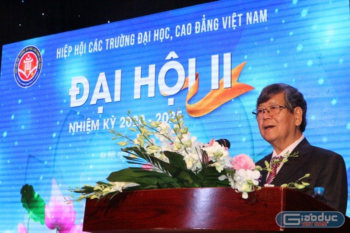 TS Vũ Ngọc Hoàng phát biểu sau khi được tín nhiệm bầu làm Chủ tịch Hiệp hội các trường Đại học và Cao đẳng Việt Nam. Ảnh: Giáo dục Việt Nam