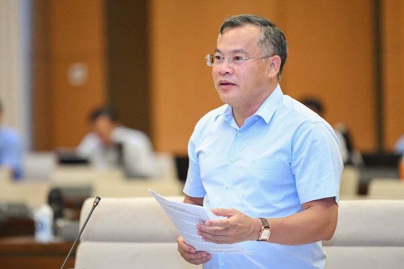 Thứ trưởng Bộ Công an Nguyễn Văn Long báo cáo với Uỷ ban Thường vụ Quốc hội về đề án đấu giá biển số xe ô tô