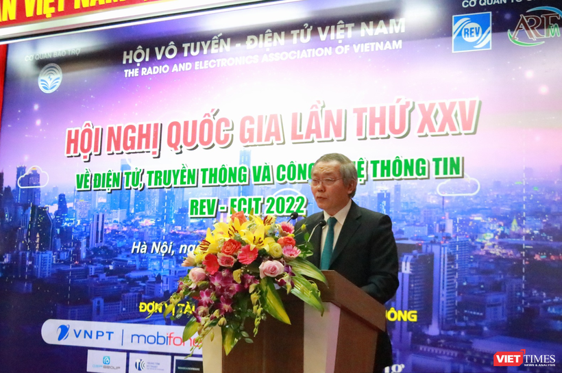 TS. Trần Đức Lai - Chủ tịch Hội Vô tuyến Điện tử Việt Nam phát biểu khai mạc