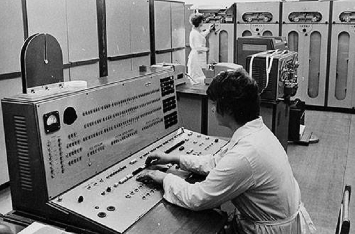 Máy tính cỡ lớn Minsk-22 từng được sử dụng tại Việt Nam những năm 1980 nay không còn tìm thấy