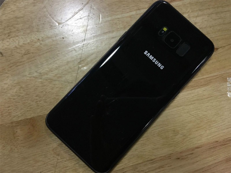 Galaxy S8 có bộ vỏ màu đen bóng