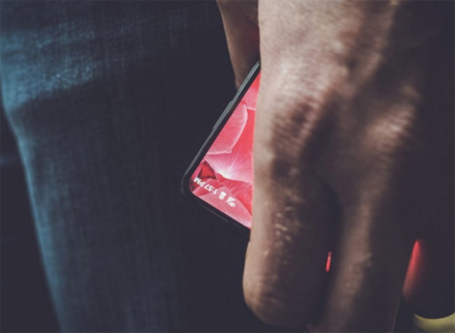 Andy Rubin đang phát triển một mẫu điện thoại cạnh tranh với iPhone