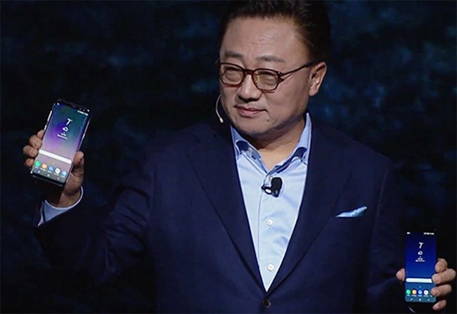 Chủ tịch mảng di động của Samsung, ông D.J Koh ra mắt bộ đôi Galaxy S8/S8+