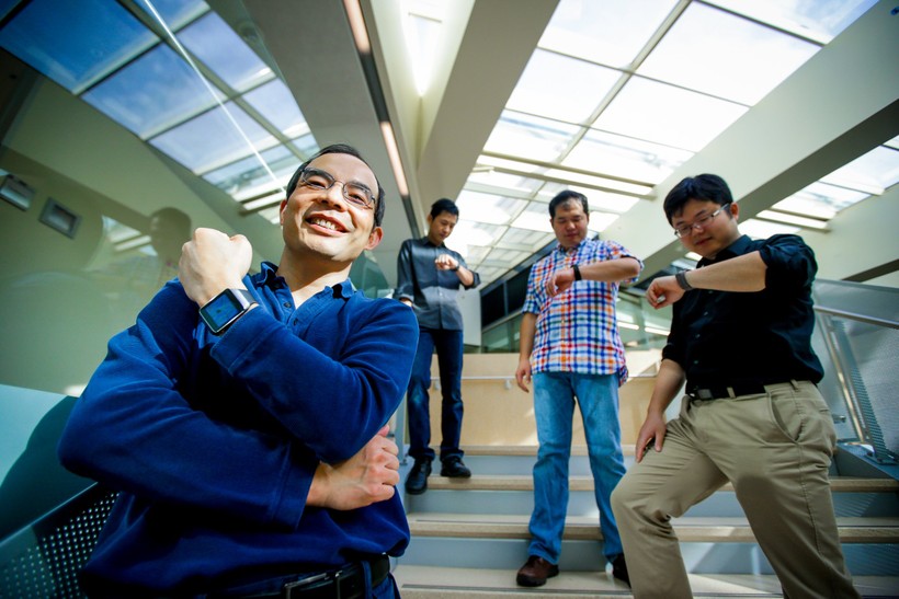 Nhóm các nhà khoa học của Microsoft đang nghiên cứu công nghệ nhận diện giọng nói (ảnh: Business Insider)