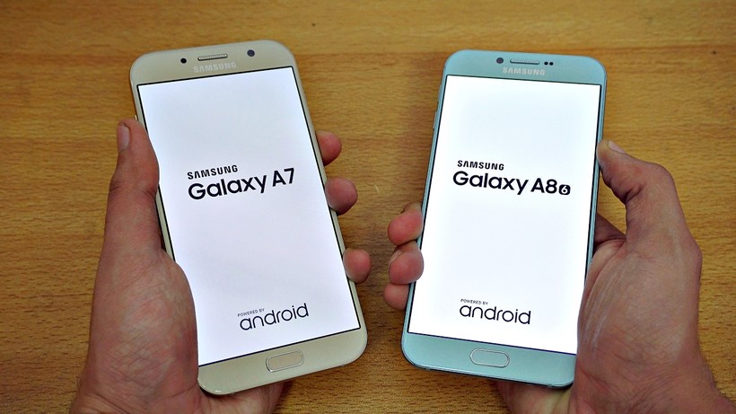 Galaxy A7 (2017) và Galaxy A8 (2016) - ảnh YouTube