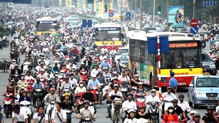 Cảnh tắc nghẽn thường thấy vào giờ cao điểm ở Hà Nội (ảnh: VnEconomy)