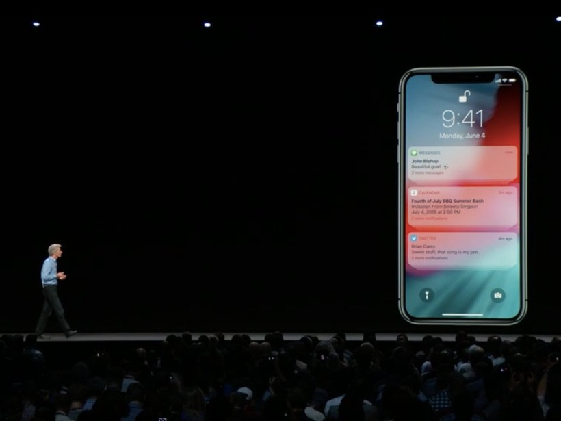 Craig Federighi, Phó Chủ tịch Apple trình bày về tính năng nhóm thông báo trên iOS (ảnh: Business Insider) 