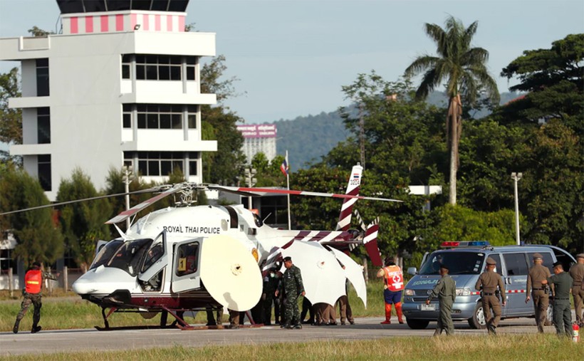Trực thăng đưa các cậu bé tới bệnh viện Chiang Rai ngày 9/7