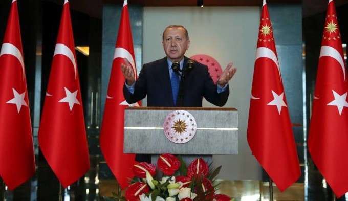 Tổng thống Thổ Nhĩ Kỳ, ông Recep Tayyip Erdogan yêu cầu người dân tẩy chay iPhone (ảnh: AP)