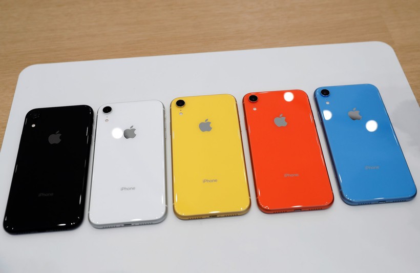 iPhone XR với 5 màu vỏ (ảnh: Reuters)