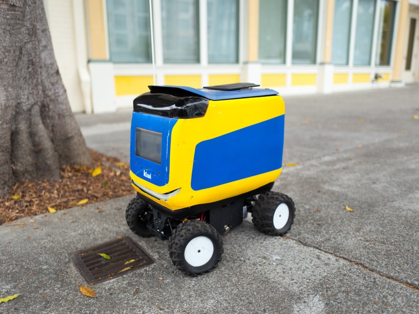 Robot tự động giao đồ ăn của hãng Kiwi (ảnh: Business Insider)