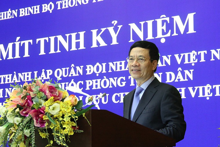 Bộ trưởng Nguyễn Mạnh Hùng nói chuyện tại lễ mít tinh