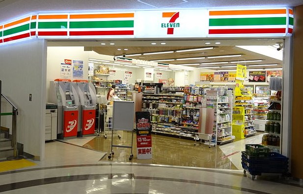 Một cửa hàng 7-Eleven ở Nhật Bản (ảnh Wikipedia)