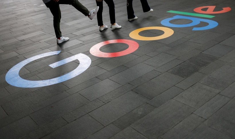 Logo Google ở bên ngoài văn phòng chi nhánh Singapore (ảnh: Reuters)