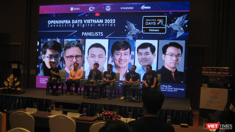 Các diễn giả trong phần giao lưu tại sự kiện OpenInfra Days Vietnam 2022