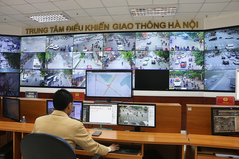 Màn hình quan sát giao thông toàn thành phố từ Trung tâm Điều khiển giao thông Hà Nội.