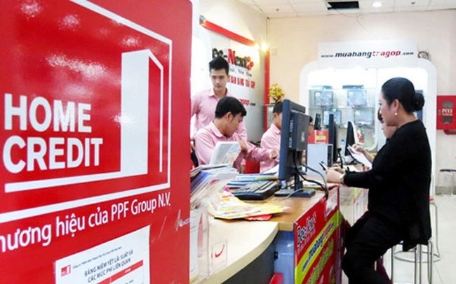 Home Credit hoạt động tại Việt Nam từ năm 2008, chủ yếu trong lĩnh vực cho vay trả góp, cho vay tiền mặt và thẻ tín dụng