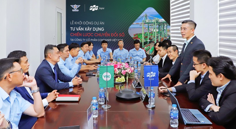 Ông Hoàng Việt Anh, Chủ tịch FPT Digital phát biểu tại lễ ký kết tư vấn chuyển đổi số cho Công ty Cổ phần Container Việt Nam