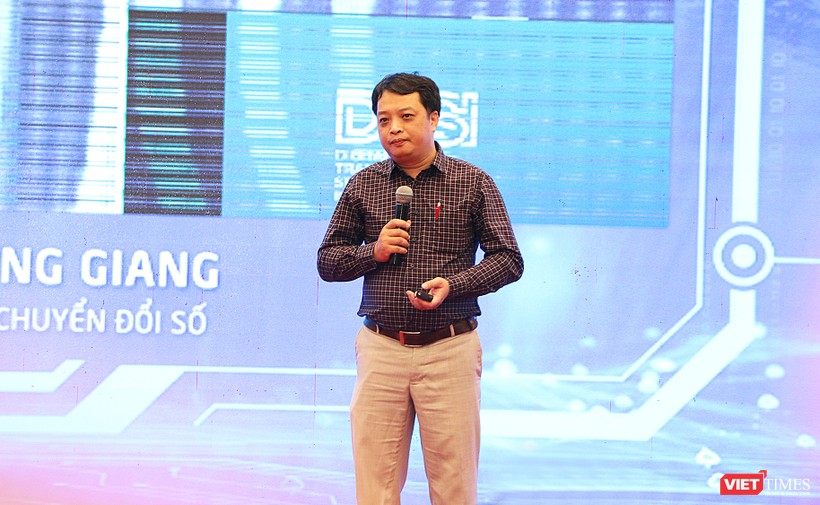 Ông Lê Nguyễn Trường Giang chia sẻ về đề tài chuyển đổi số tại Diễn đàn thúc đẩy tiến trình Chuyển đổi số quốc gia