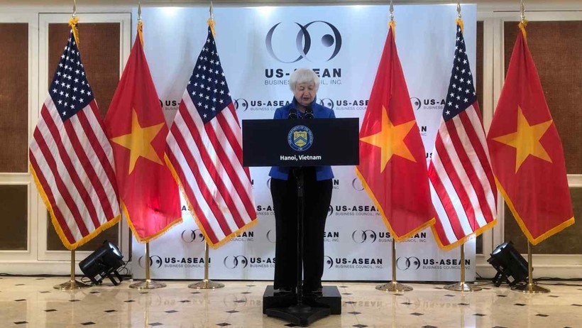 Bộ trưởng Tài chính Hoa Kỳ Janet Yellen phát biểu tại Hà Nội (ảnh: Nikkei Asian Review)