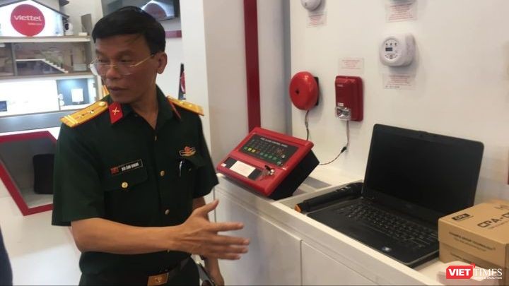 Trung tá Bùi Ánh Quang giới thiệu hệ thống cảnh báo sớm về hoả hoạn của Viettel tại Triển lãm Secutech Vietnam vừa được tổ chức ở Hà Nội. 