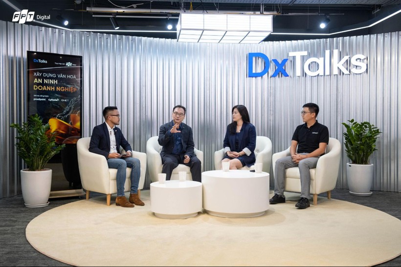 Các chuyên gia trong DxTalks tập 11 mùa hai. Ảnh: FPT Digital
