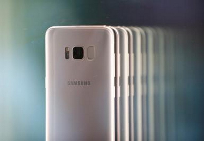 Dòng Samsung Galaxy S9 đang rất được người dùng chờ đợi (Ảnh Reuters)