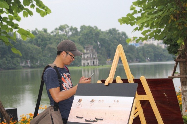 Người dân và du khách có thể truy cập wifi miễn phí từ smartphone từ ngày 1/9 quanh khu vực Hồ Hoàn Kiếm.