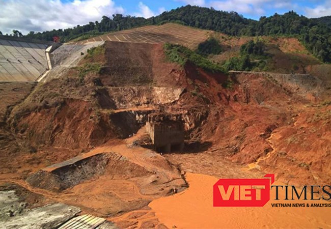 Đập thủy điện sông Bung 2 bị vỡ do ảnh hưởng mưa bão! - (Ảnh: Hồ Xuân Mai)