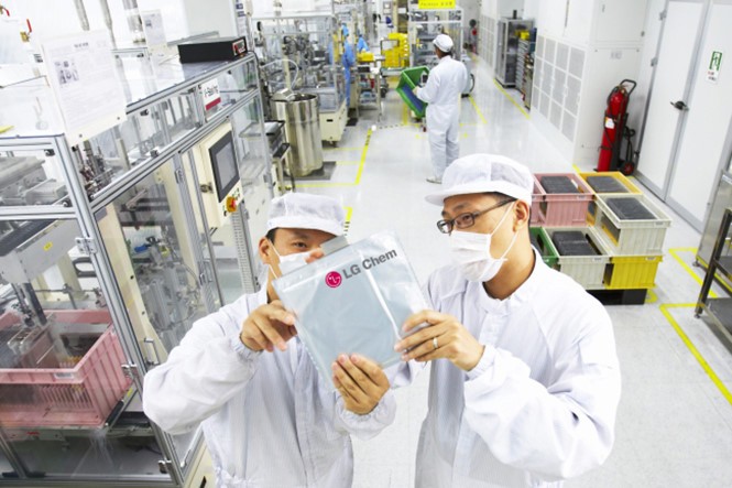 LG Chem có thể là đối tác để sản xuất pin cho Galaxy S8- (Ảnh: THE KOREA HERALD).