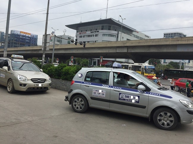3.000 taxi ngoại tỉnh thường xuyên hoạt động tại Hà Nội.