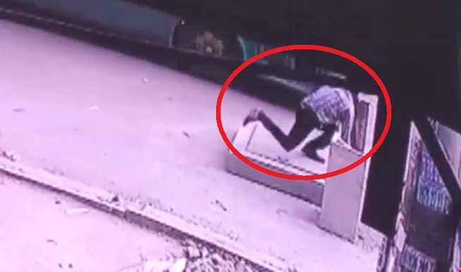 Một người rơi xuống hố ga tử vong ở Sài Gòn - (Nguồn Internet)