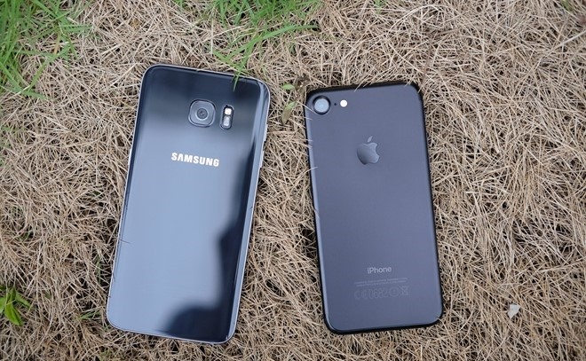 iPhone 7 và Galaxy S7 edge Blue Coral