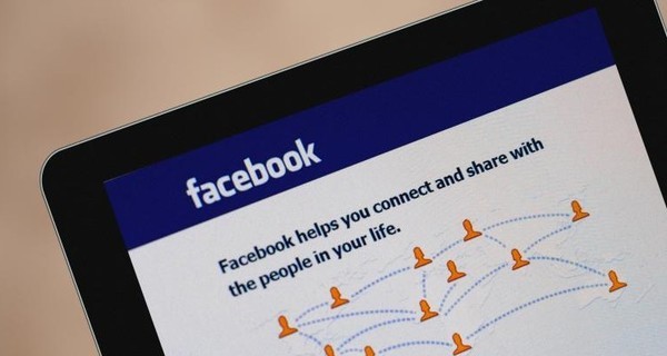 Mạng xã hội Facebook ngắn kết mọi người gần nhau hơn, tuy nhiên người dùng nên để ý đến vấn đề bảo mật thông tin cá nhân.